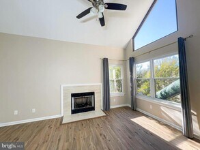 13405 Shady Knoll Dr in Silver Spring, MD - Building Photo - Building Photo