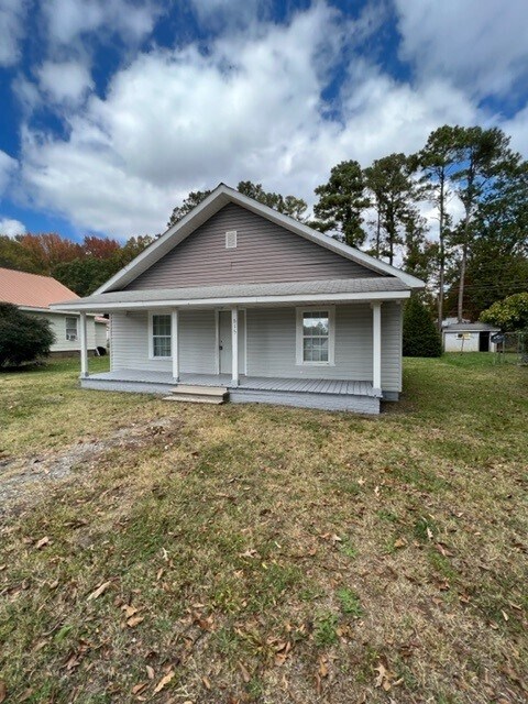 615 Buncombe St in Woodruff, SC - Building Photo