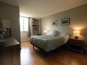 4242 East West Hwy, Unit 406 in Chevy Chase, MD - Building Photo - Building Photo