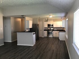 5026 Chase Stone Dr in Bacliff, TX - Building Photo