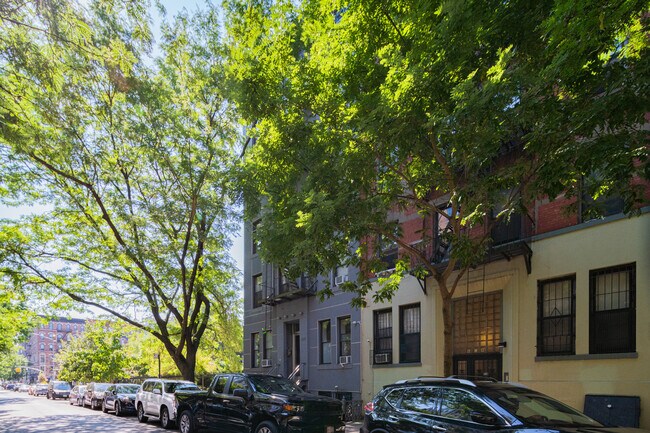 630 E Ninth St in New York, NY - Building Photo - Primary Photo