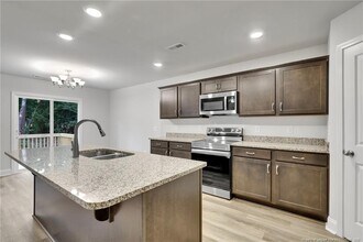 1036 Meadow Reach in Sanford, NC - Building Photo - Building Photo