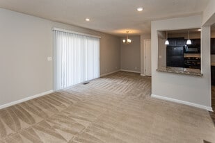 Midtown Square Apartments, Chattanooga in Red Bank, TN - Building Photo