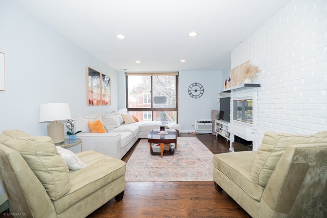 2201 N Cleveland Ave in Chicago, IL - Building Photo - Building Photo