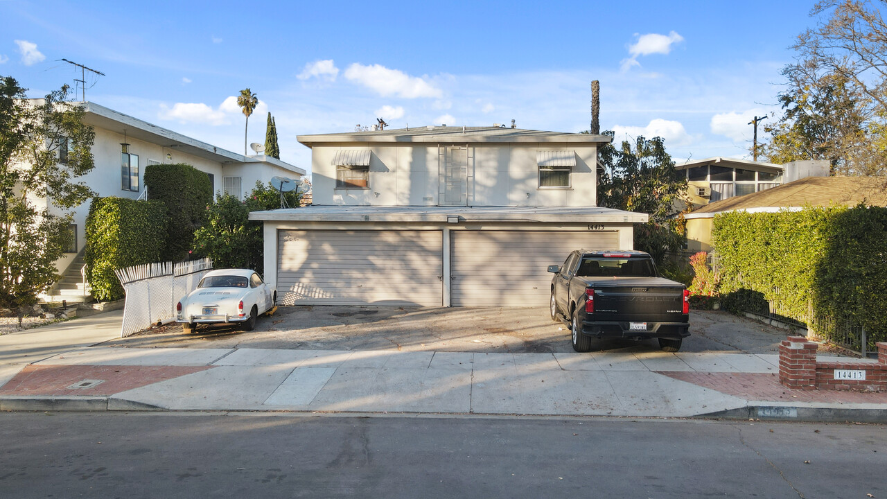 14413 Califa St in Van Nuys, CA - Building Photo