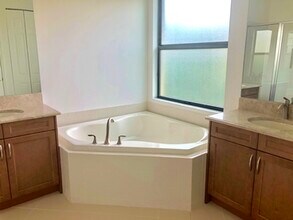 13711 Callisto Ave in Naples, FL - Building Photo - Building Photo