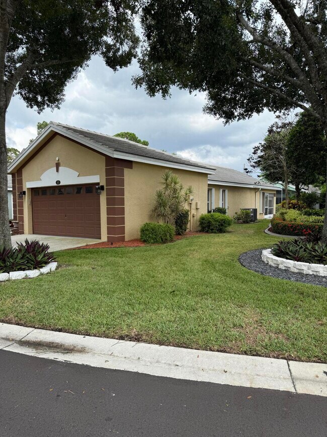 165 Harbor Lake Cir in Greenacres, FL - Building Photo - Building Photo