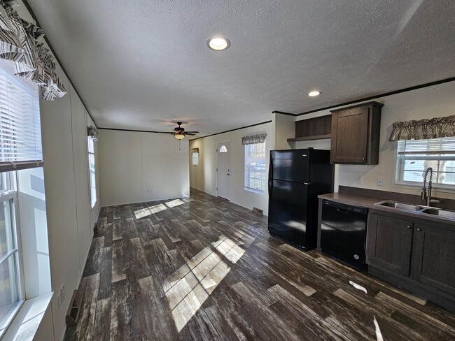 244 Blossom Ln in Utica, NY - Building Photo - Building Photo