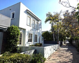 124 Breeze Ave, Unit 124 in Venice, CA - Building Photo - Building Photo