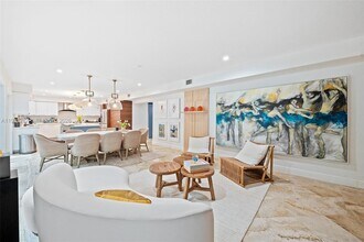 200 W Mashta Dr in Key Biscayne, FL - Building Photo - Building Photo