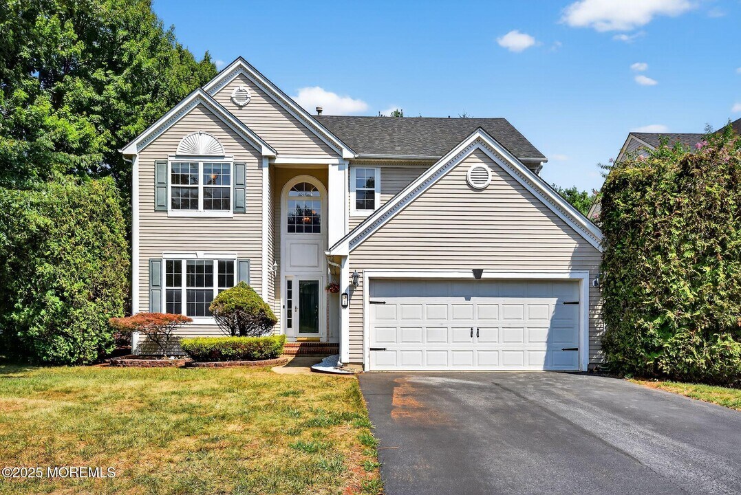 1 Exeter Pass in Colts Neck, NJ - Building Photo