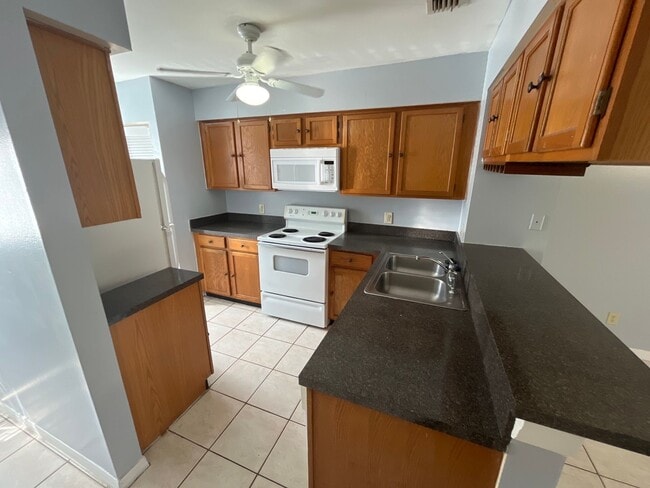 5710 Bratton Dr in Tampa, FL - Building Photo - Building Photo