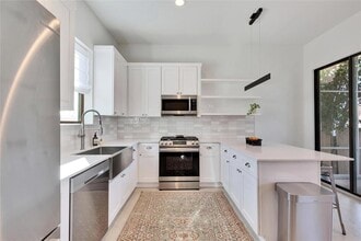 2105 Pennsylvania Ave in Austin, TX - Building Photo - Building Photo