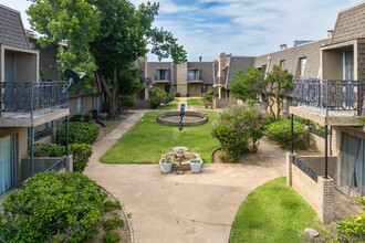 Villas on 50th in Oklahoma City, OK - Building Photo - Building Photo