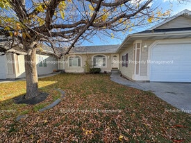 1400 Falcon Dr in Ammon, ID - Building Photo