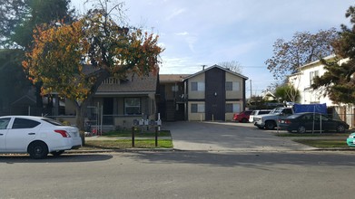 225-227 S I St in Tulare, CA - Building Photo - Building Photo