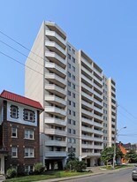 The Royal Place in Hamilton, ON - Building Photo