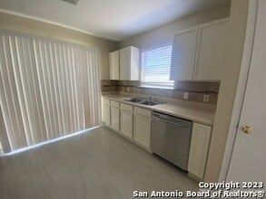 10731 Shaencrossing in San Antonio, TX - Building Photo - Building Photo