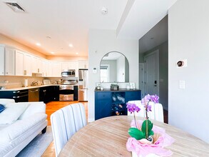 345 W Broadway, Unit 1 in Boston, MA - Building Photo - Building Photo