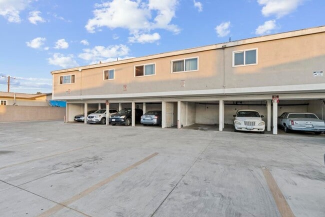 11645 Mapledale St in Norwalk, CA - Foto de edificio - Building Photo
