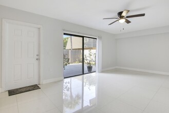 502 5th Way in West Palm Beach, FL - Foto de edificio - Building Photo