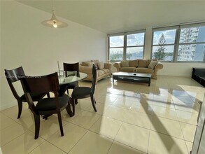 2899 Collins Ave in Miami Beach, FL - Building Photo - Building Photo