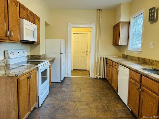 22 Cozzens Ave