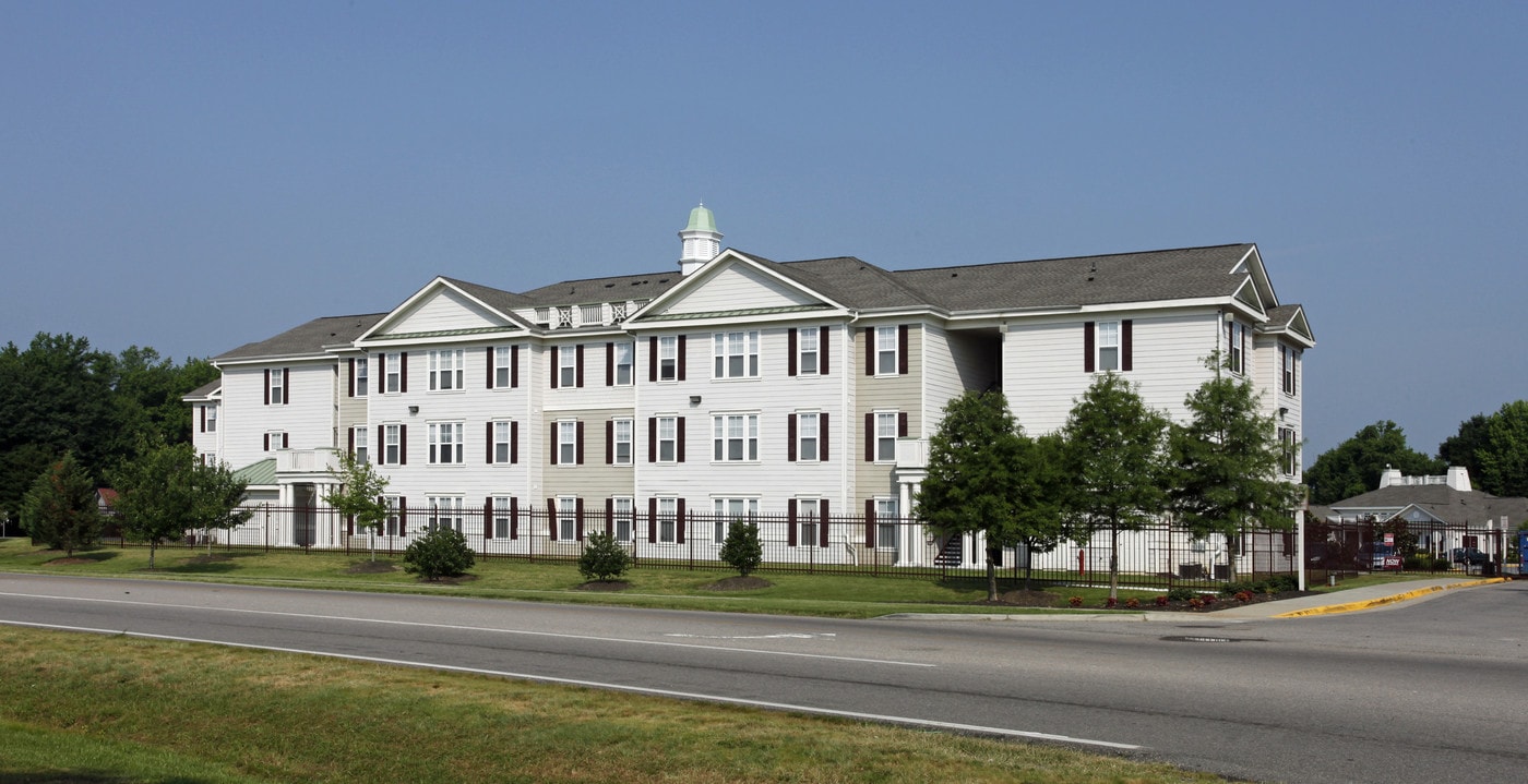 University Apartments at Ettrick in Petersburg, VA - Building Photo