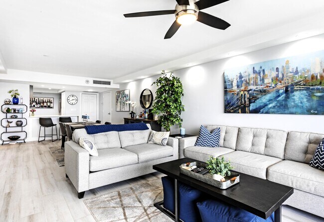 2400 Presidential Way in West Palm Beach, FL - Building Photo - Building Photo