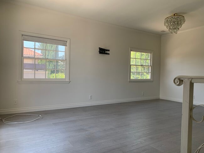 532 S Irving Blvd in Los Angeles, CA - Building Photo - Building Photo