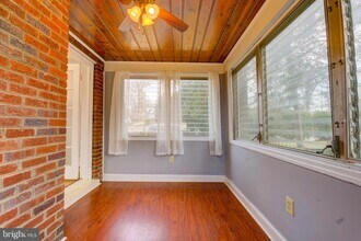 6916 New Hampshire Ave in Takoma Park, MD - Building Photo - Building Photo