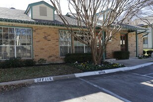 Aspen Court Apartments in Plano, TX - Building Photo