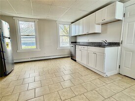 172 Park Ave in Woonsocket, RI - Building Photo