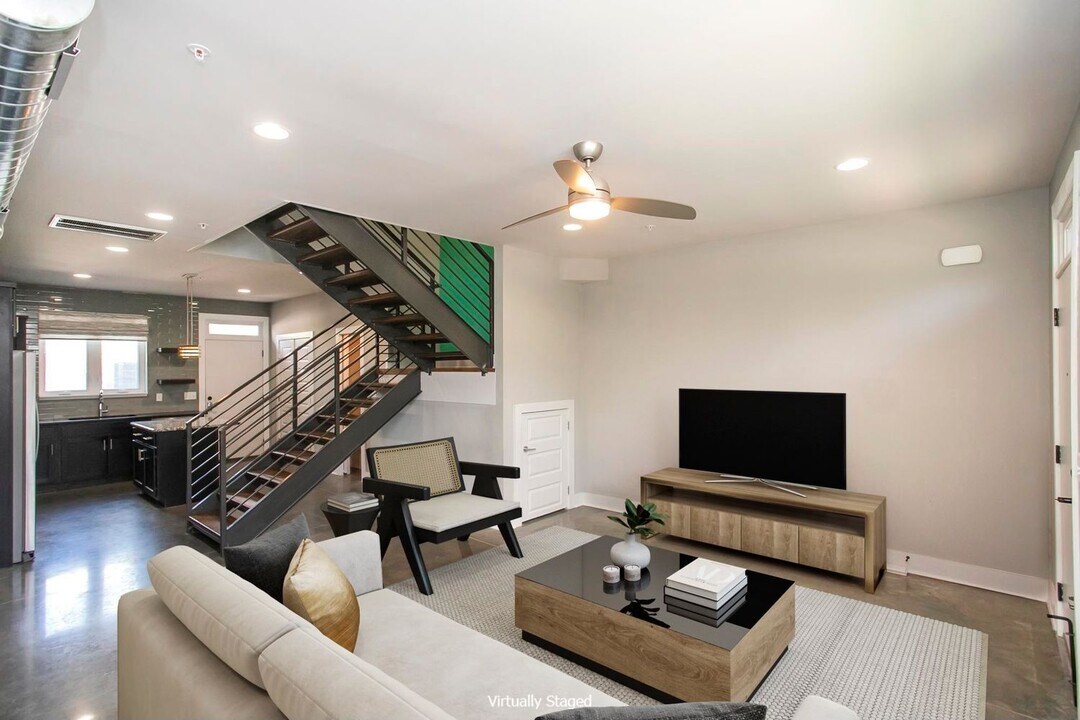 1025 Dickerson Pike in Nashville, TN - Building Photo