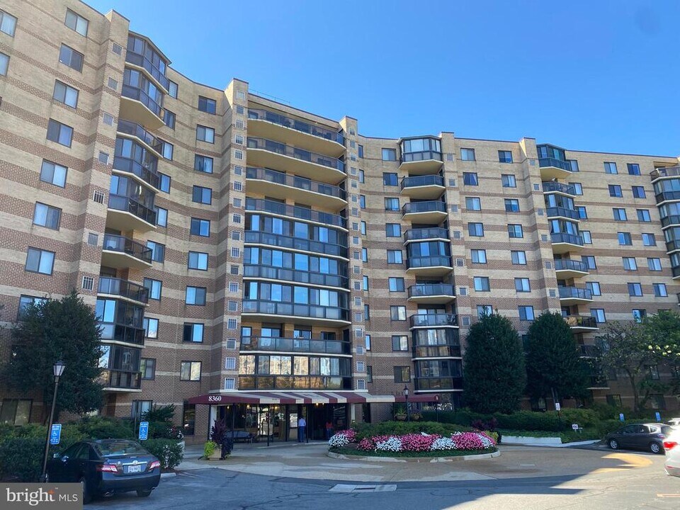8360 Greensboro Dr in McLean, VA - Building Photo