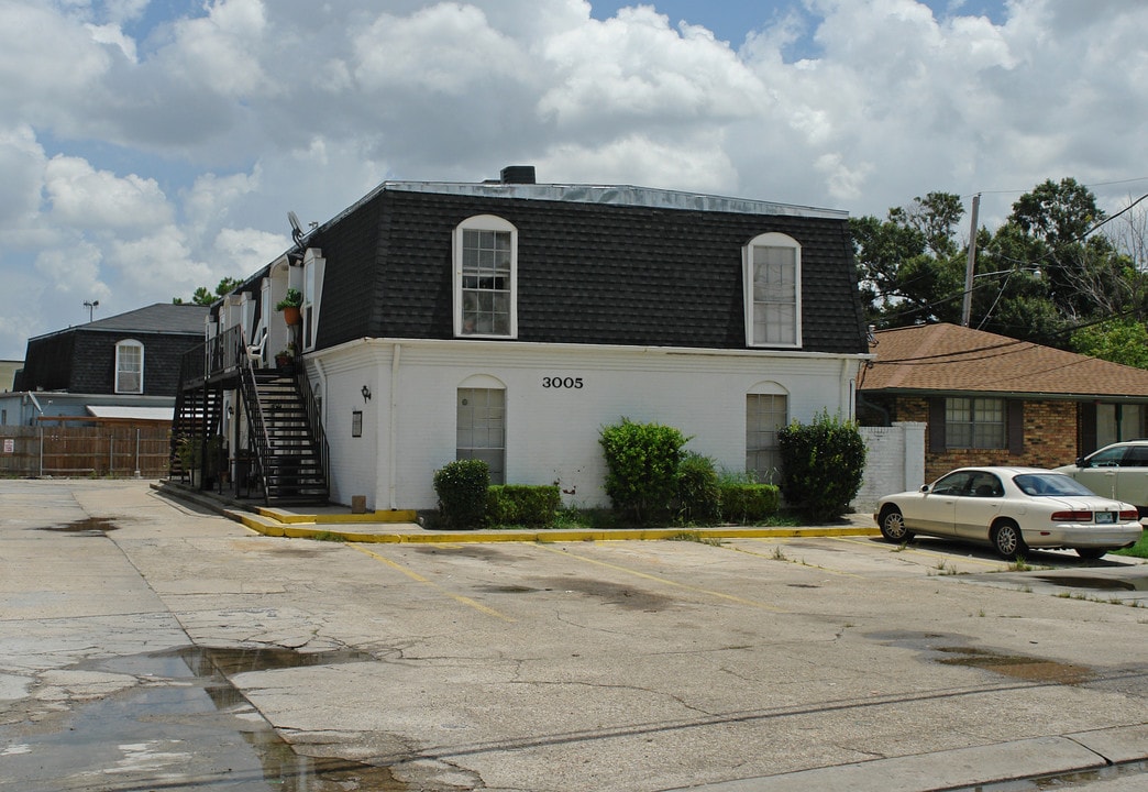 3005 Lake Villa Dr in Metairie, LA - Building Photo