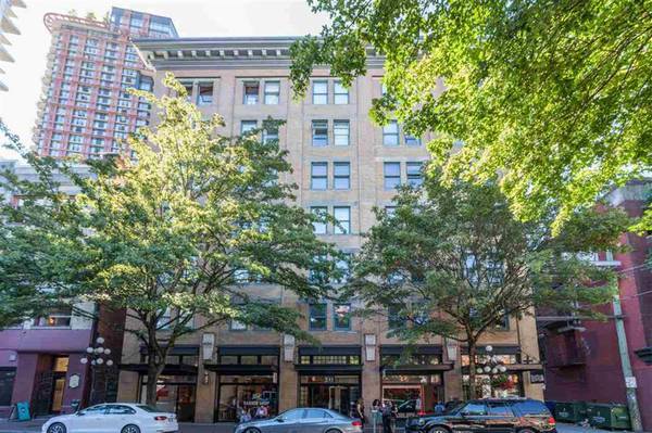 233 Abbott St in Vancouver, BC - Building Photo