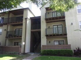 246 Afton Square in Altamonte Springs, FL - Building Photo