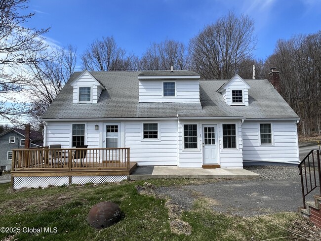 property at 4 Bears Head Rd