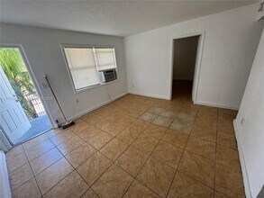 1306 NW 61st St in Miami, FL - Building Photo - Building Photo