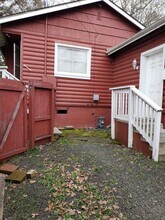 1407 SE Marsters Ave in Roseburg, OR - Building Photo - Building Photo