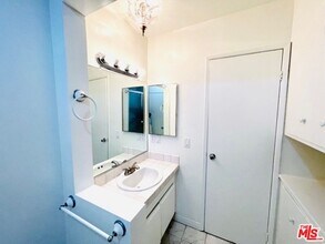 11789 Montana Ave in Los Angeles, CA - Building Photo - Building Photo