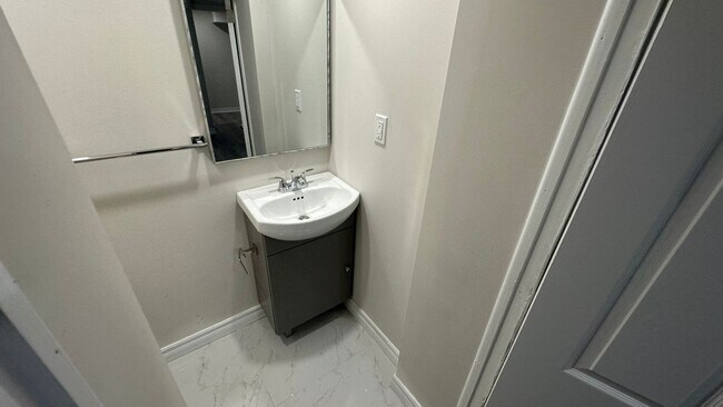 81 Pandora Cir in Toronto, ON - Building Photo - Building Photo