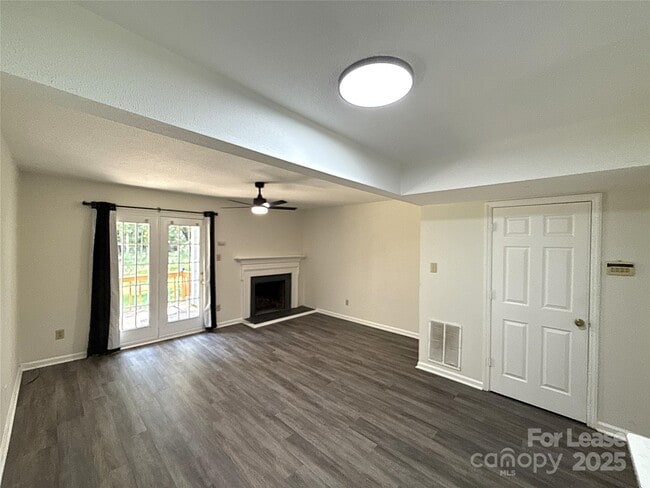 1724 Village Lake Dr in Charlotte, NC - Building Photo - Building Photo