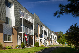 East Shore Apartment Homes in East Providence, RI - Building Photo - Building Photo