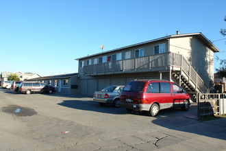 765-767 Elkington Ave in Salinas, CA - Foto de edificio - Building Photo