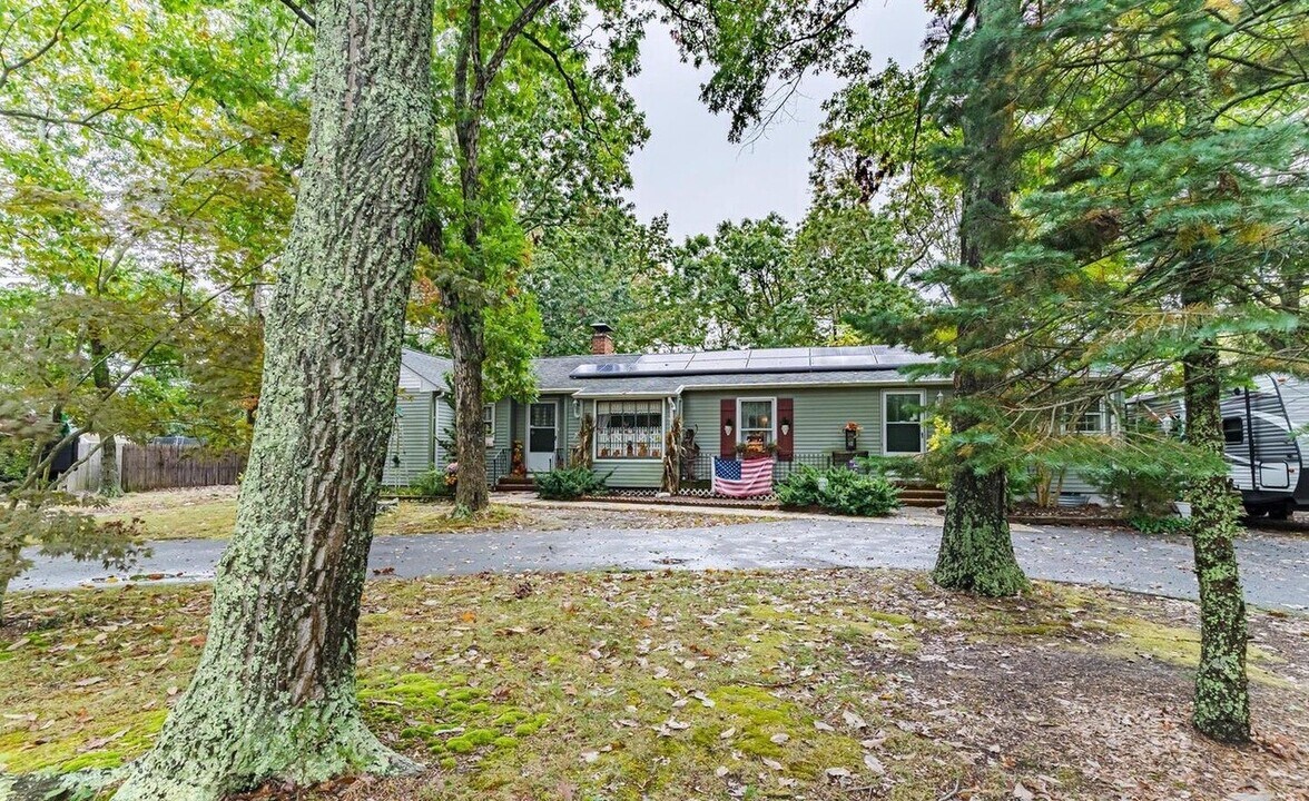 108 4th Ave in Tuckerton, NJ - Building Photo