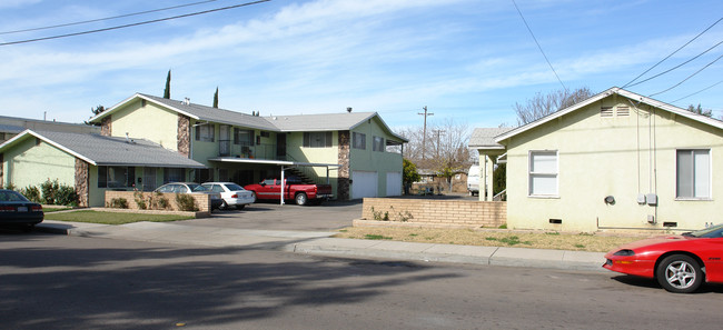 212-242 W Cypress Ave in El Cajon, CA - Building Photo - Building Photo