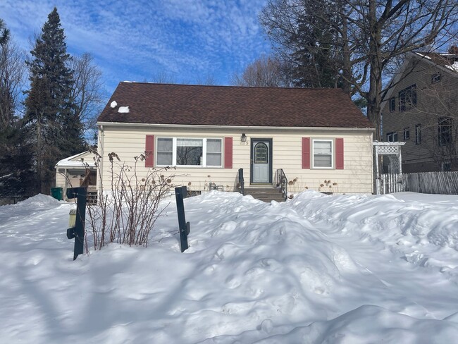 property at 9 E Mankato St