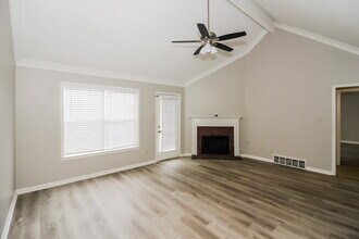 1793 Black Bear Cir W in Memphis, TN - Foto de edificio - Building Photo